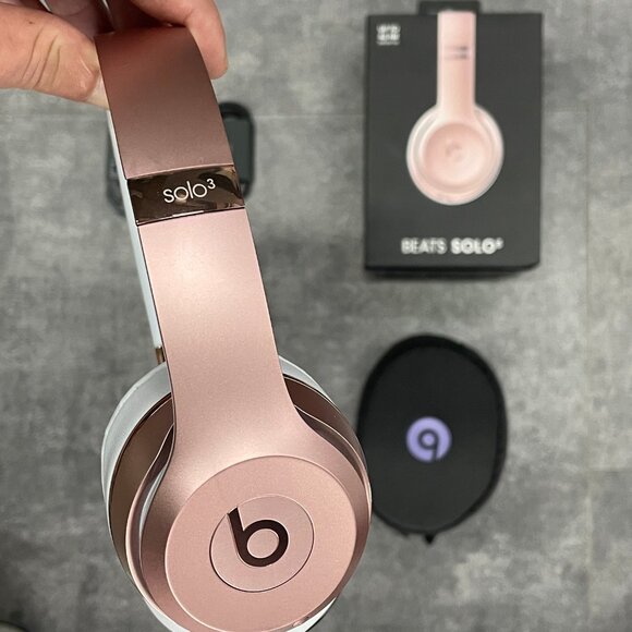 Beats Solo3 Wireless Headband, Rose Gold, with storage bag, 98% New - Picture 4 of 9
